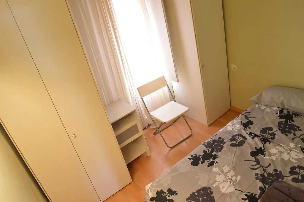 Tarragona Suites Gravina 36 0*,